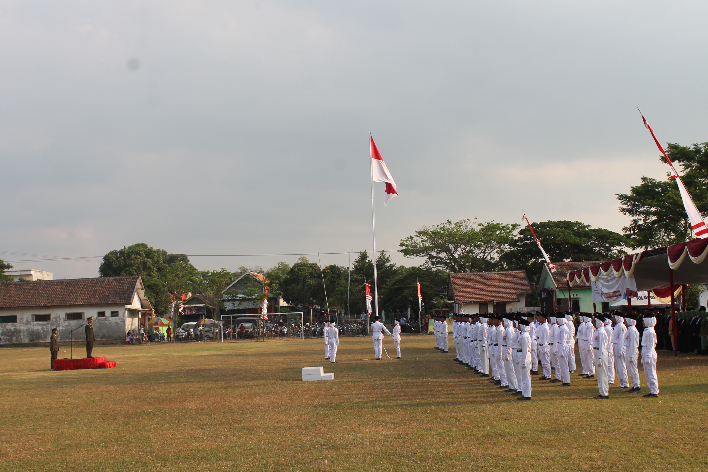 UPACARA PENURUNAN BENDERA HUT RI KE-73