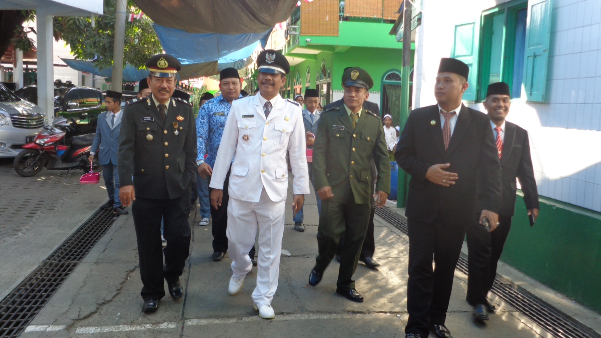 MUSPIKA KECAMATAN KRATON bersama KADES SIDOGIRI UNTUK MELAKSANAKAN TABUR BUNGA DI MAKAM PAHLAWAN SIDOGIRI